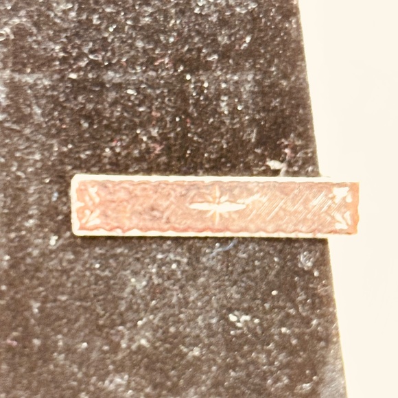 Silver Tone Diamond Cut Starburst Tie Clip Cross Hatch Background Vintage - Picture 3 of 9